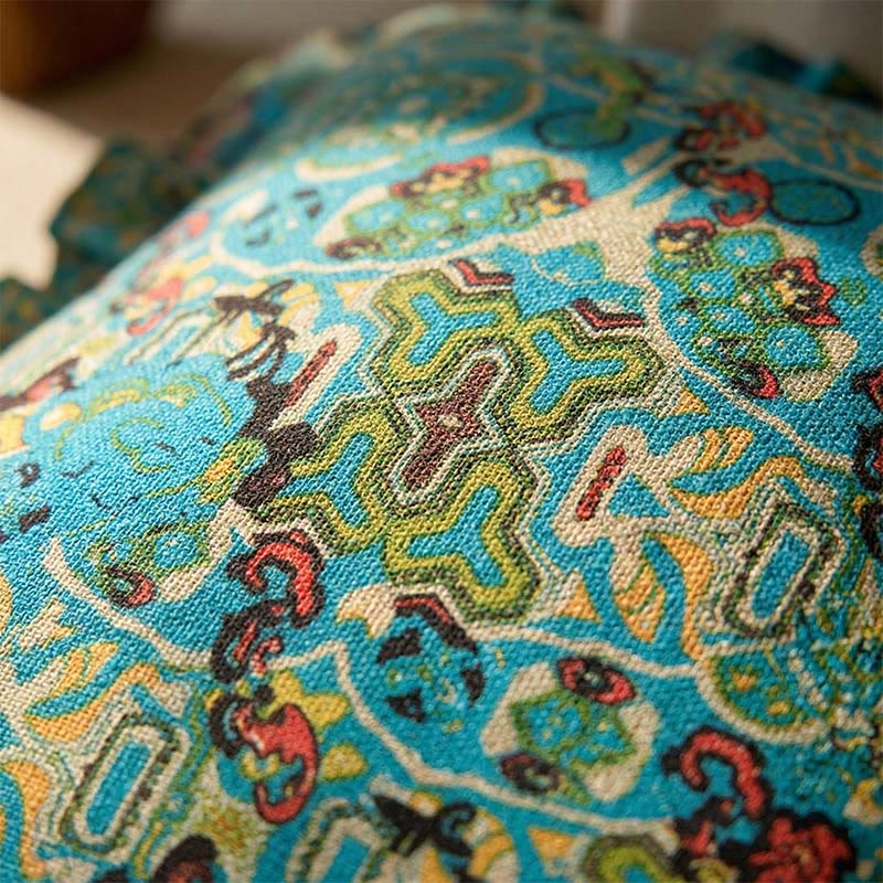 Coussin géométrique avec franges et volant