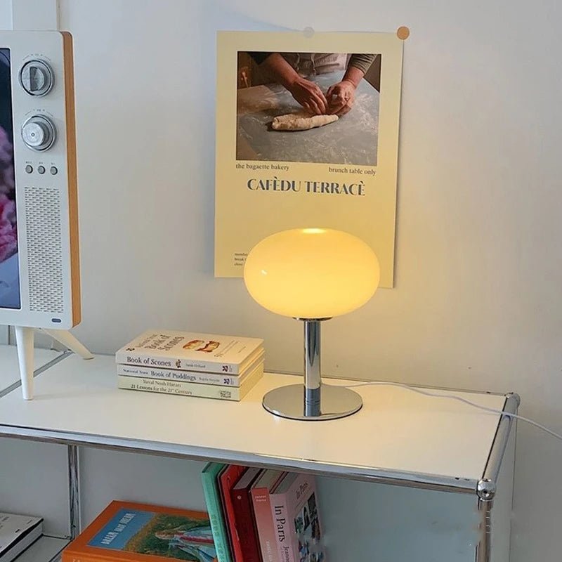 Stolní LED lampa s kulatým stínidlem