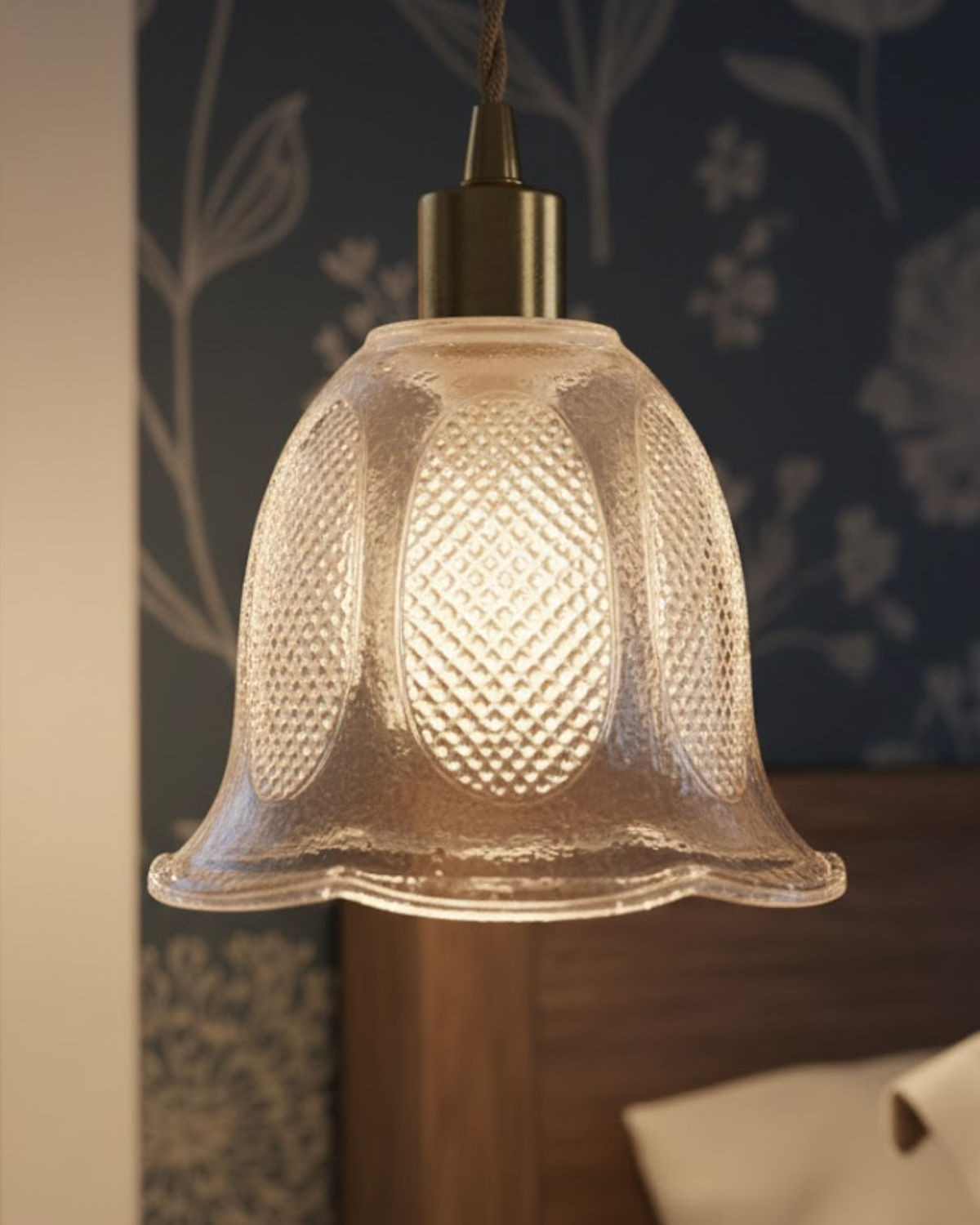 Lampa wisząca klosz kwiatowy