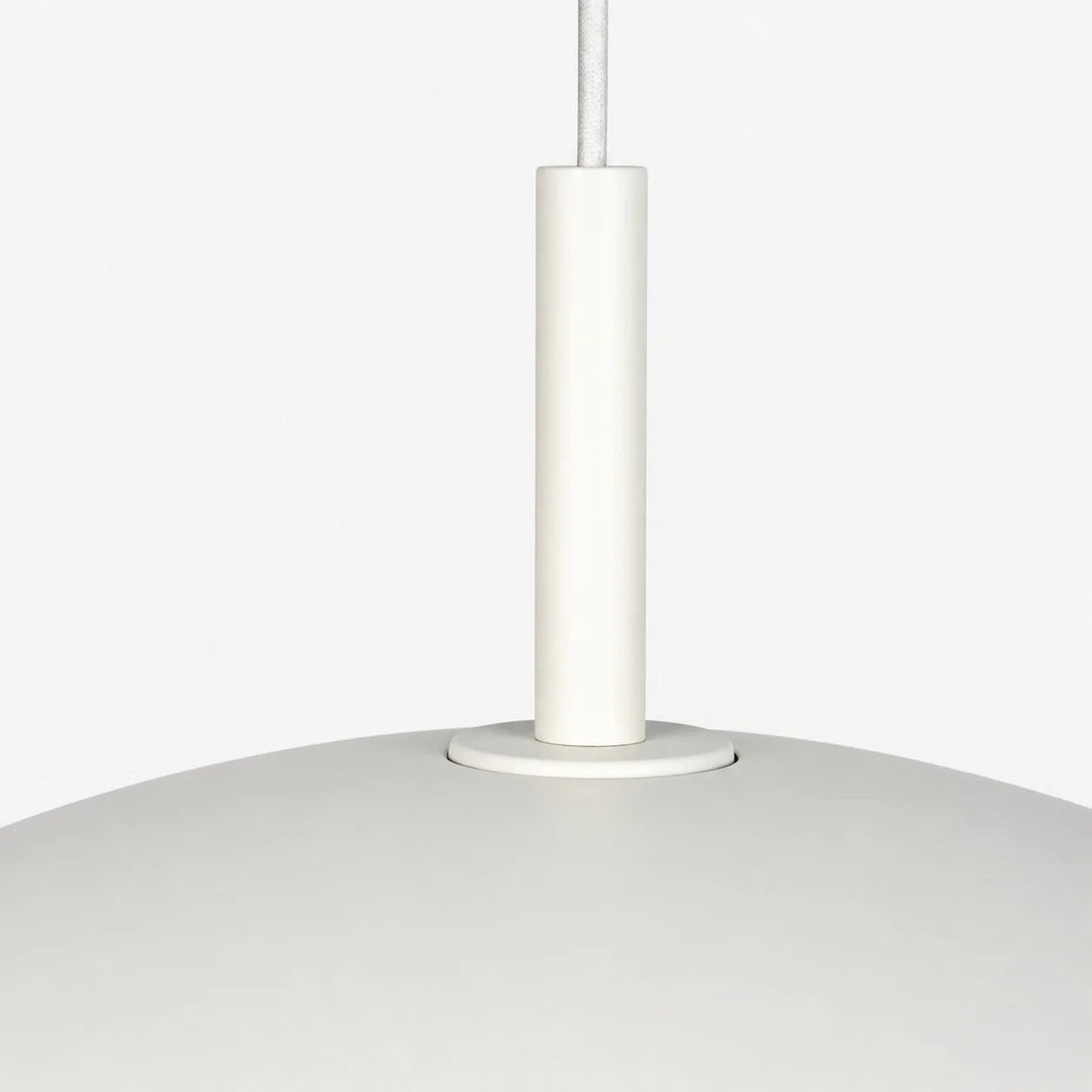 Lampe suspendue en forme d’assiette