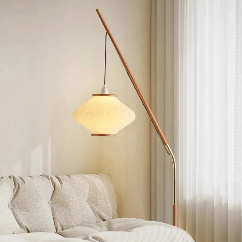 Stojací lampa s obloukovým ramenem
