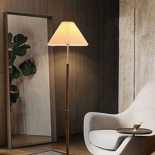 Lampa podłogowa z papierowym kloszem