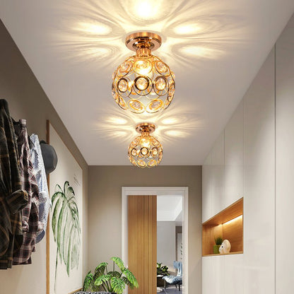 Plafonnier avec des globes en verre