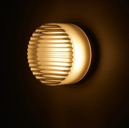 Nástěnná LED lampa s matným difuzorem