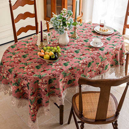 Obrus kwiatowy z koronkowym wykończeniem