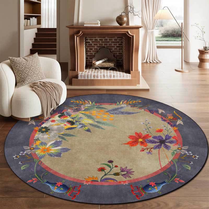 Tapis rond fleuri avec une touche corail