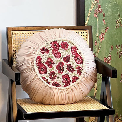 Coussin floral à volants