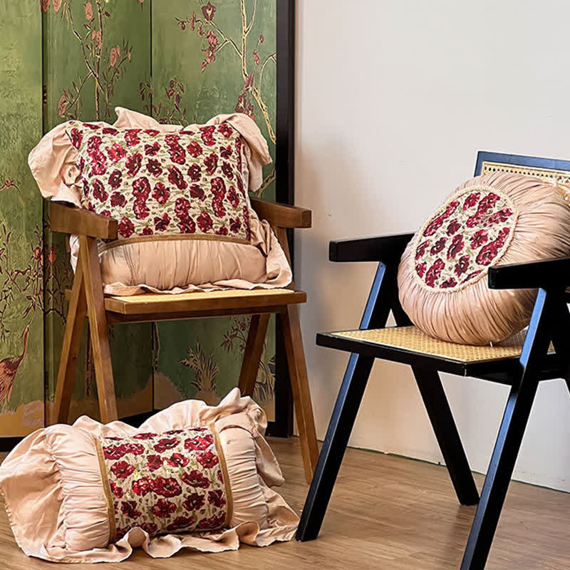 Coussin floral à volants
