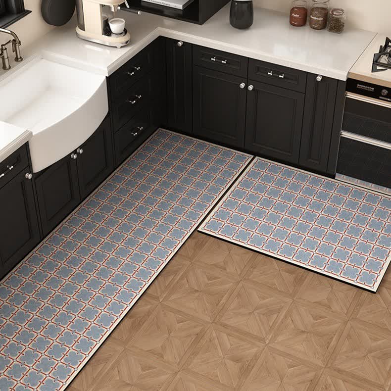 Geometric non-slip rug