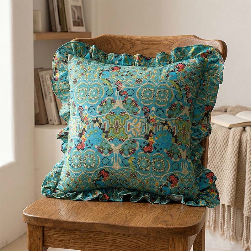 Coussin géométrique avec franges et volant
