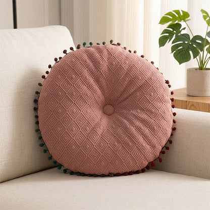Kulatý polštář s ručně přišitým knoflíkem