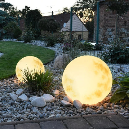 Zahradní lampa ve tvaru měsíce s nabíjením přes USB