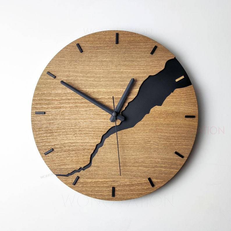 Minimalistické dřevěné nástěnné hodiny