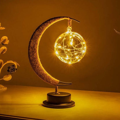 LED lampa ve tvaru měsíce