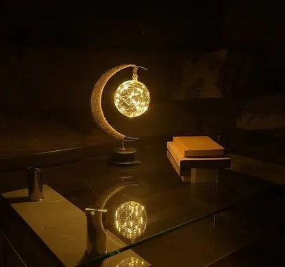 LED lampa ve tvaru měsíce na baterie