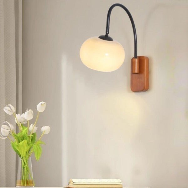 Wall lamp with an adjustable angle