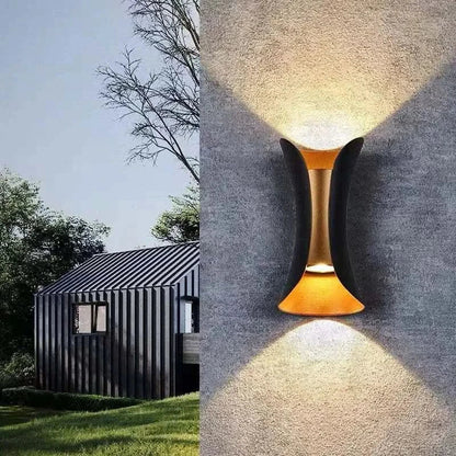 Zakřivené venkovní nástěnné LED svítidlo