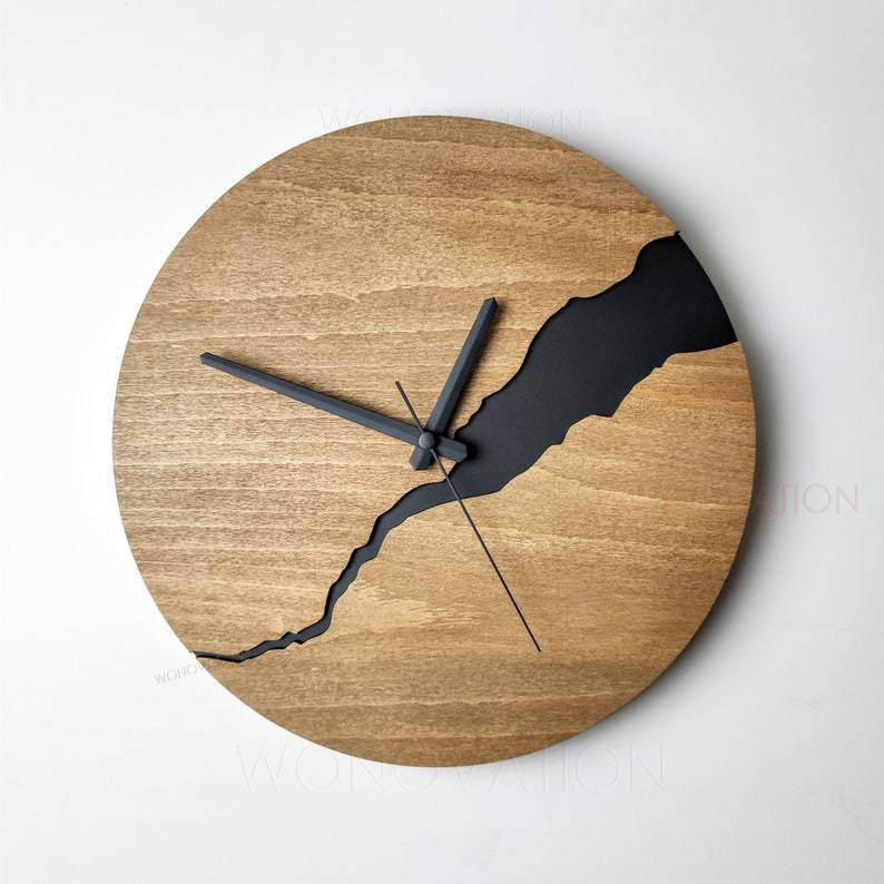 Minimalistické dřevěné nástěnné hodiny