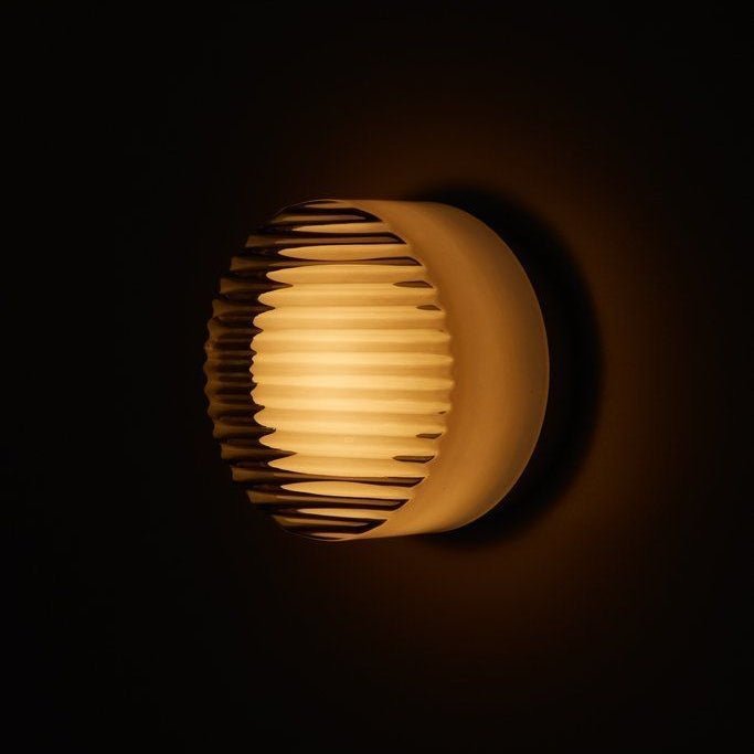 Nástěnná LED lampa s matným difuzorem