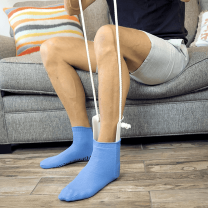Enfile-chaussettes avec cordons