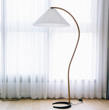 Stojací lampa s bukovým dřevem