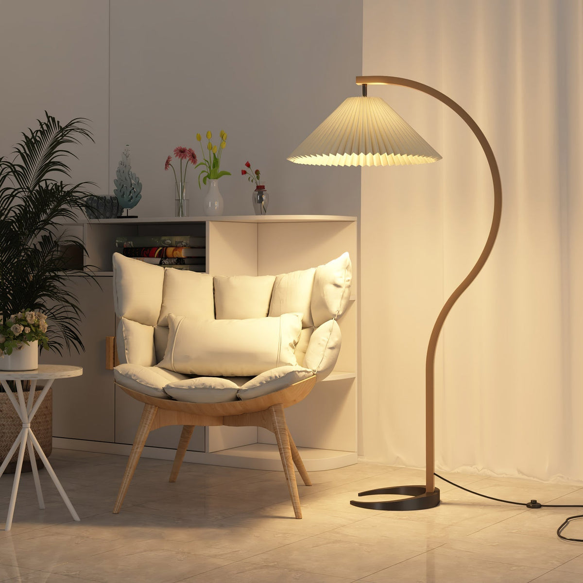 Stojací lampa s bukovým dřevem