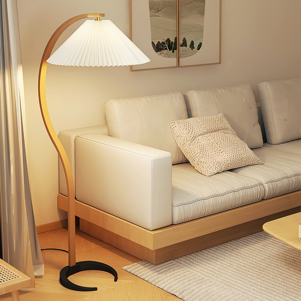 Stojací lampa s bukovým dřevem