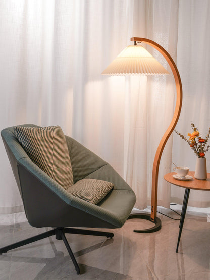 Stojací lampa s bukovým dřevem