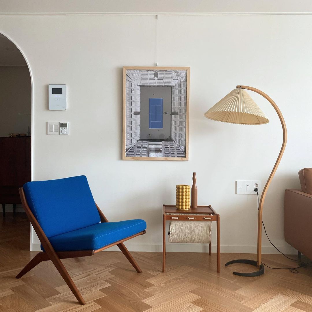 Stojací lampa s bukovým dřevem