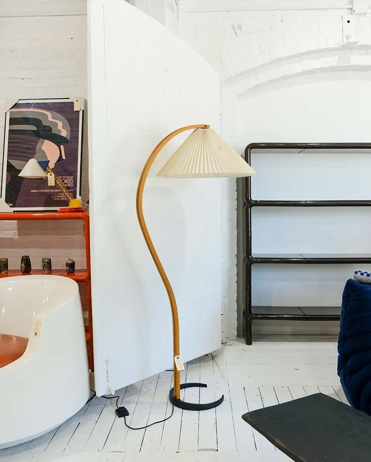 Stojací lampa s bukovým dřevem