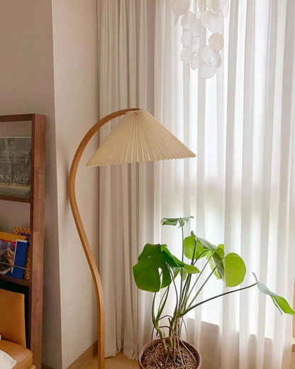 Stojací lampa s bukovým dřevem