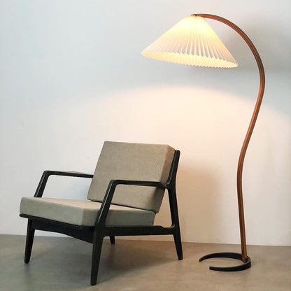 Stojací lampa s bukovým dřevem