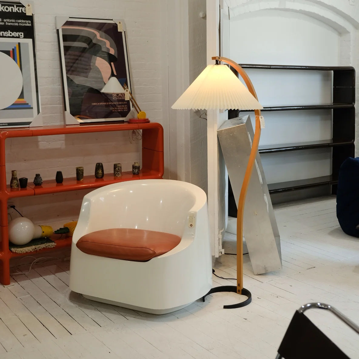 Stojací lampa s bukovým dřevem
