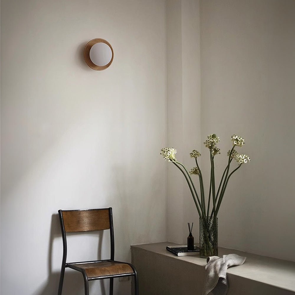 Wall lamp with a shade and wood