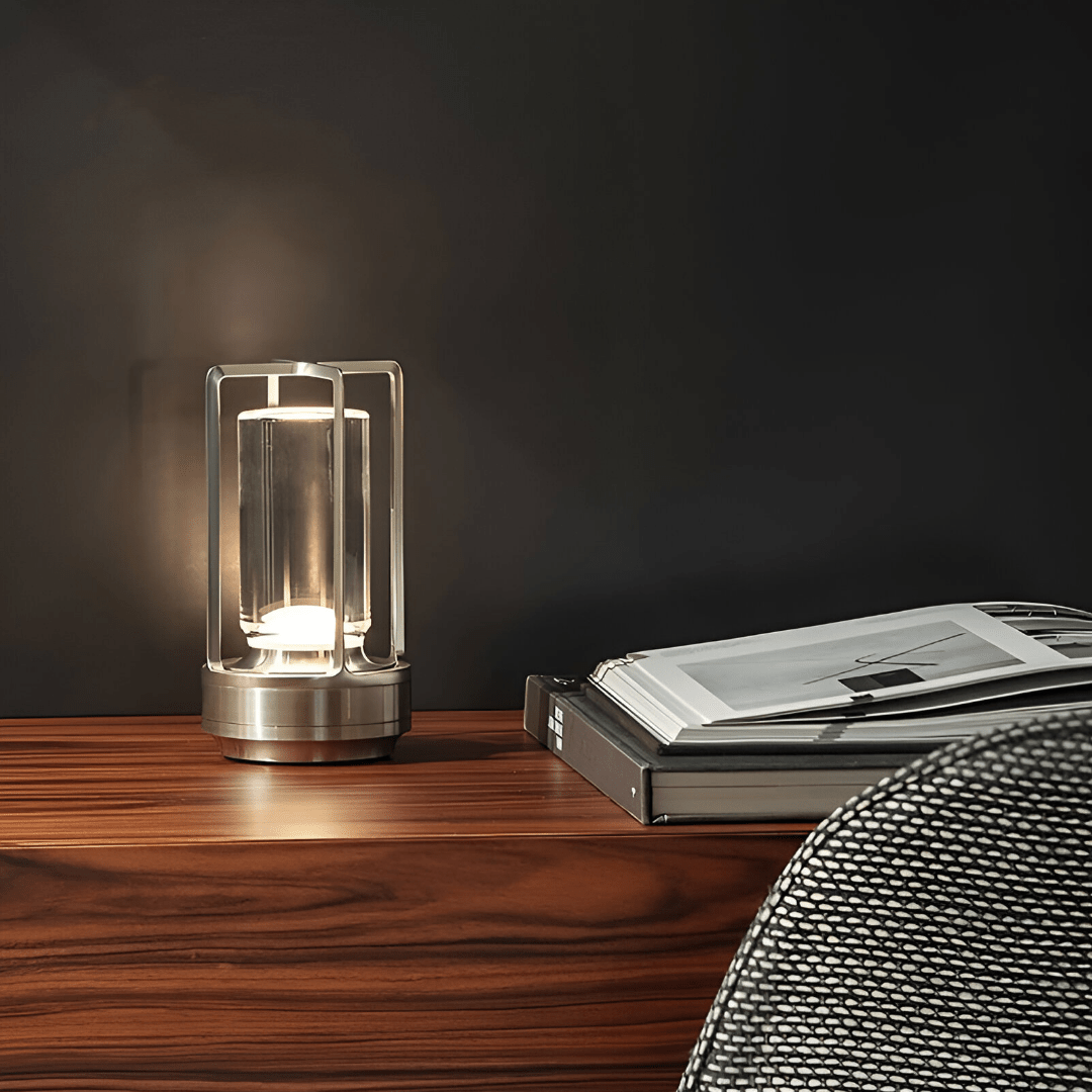 Stolní lampa s nastavitelným jasem