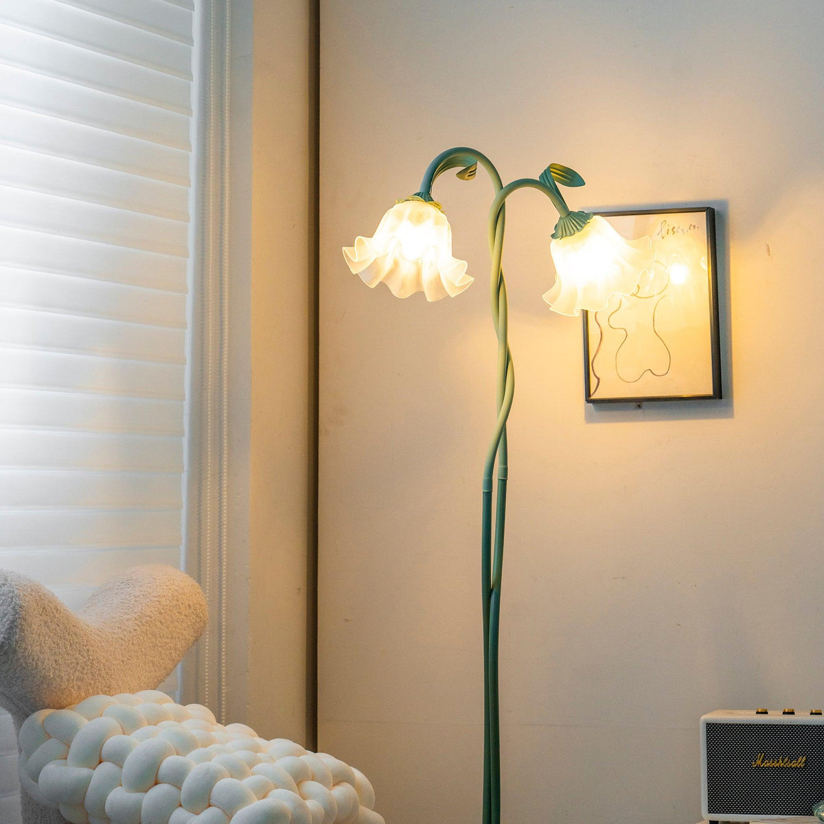 Lampa podłogowa z motywem kwiatowym