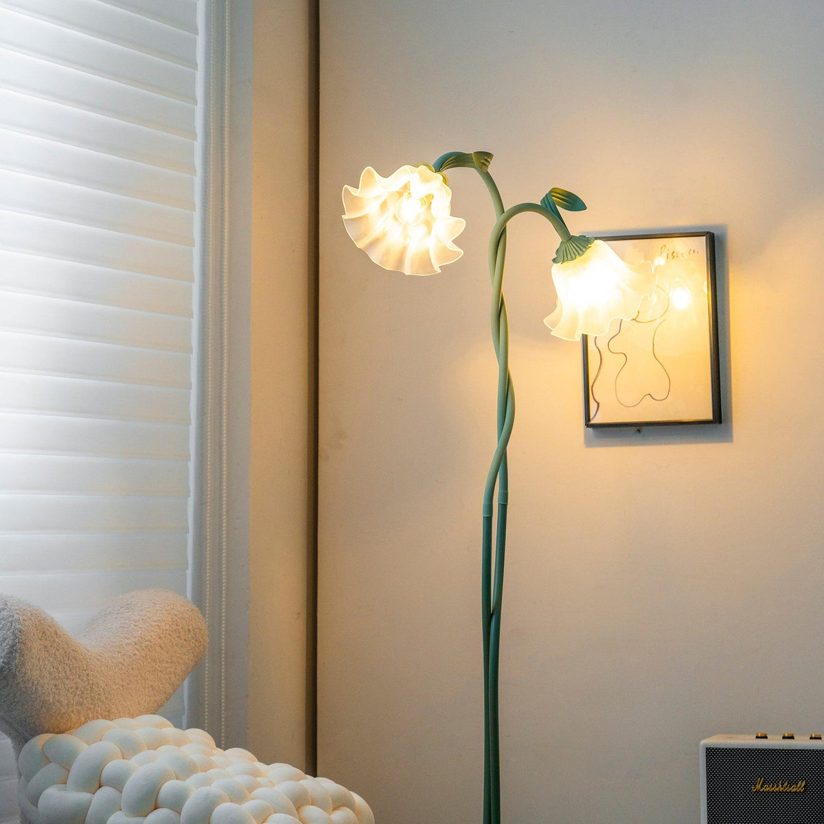 Lampa podłogowa z motywem kwiatowym