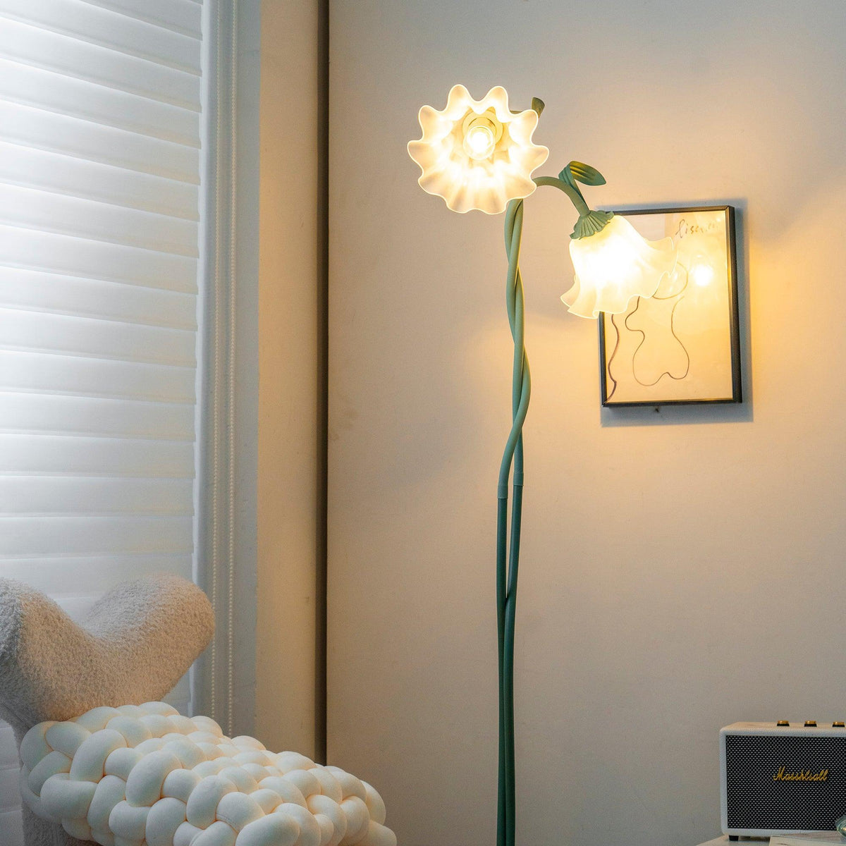 Lampa podłogowa z motywem kwiatowym