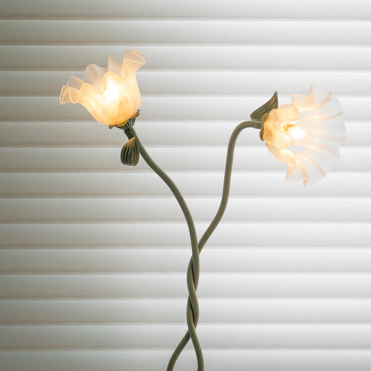 Lampa podłogowa z motywem kwiatowym
