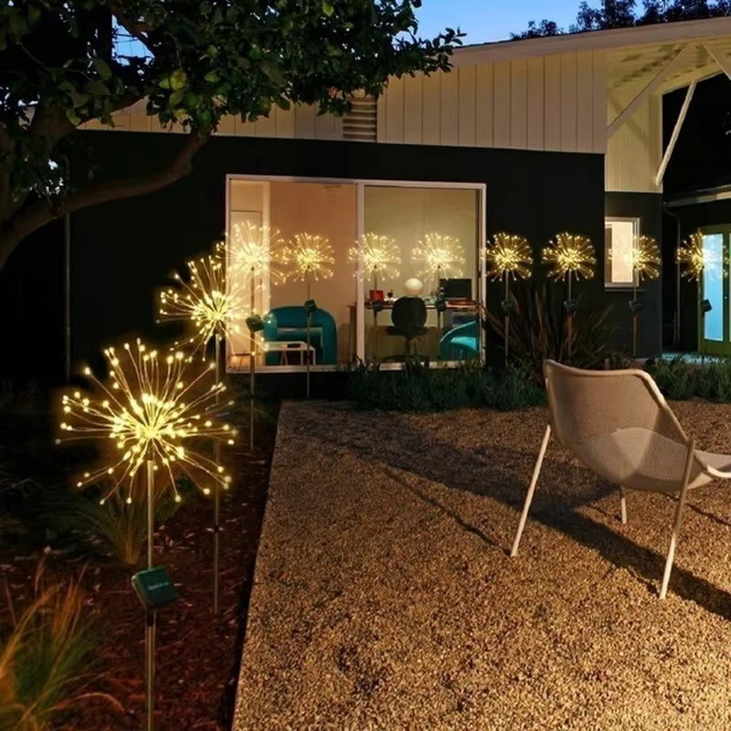 Solární zahradní lampa ve tvaru ohňostroje