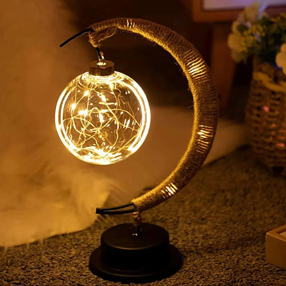 LED lampa ve tvaru měsíce