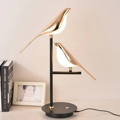 Lampka biurkowa LED z dekoracją ptaka
