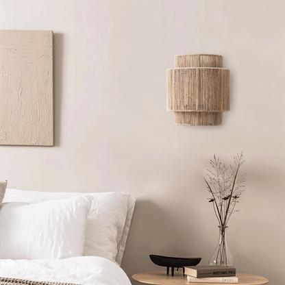 Lampa ścienna z plecionym kloszem