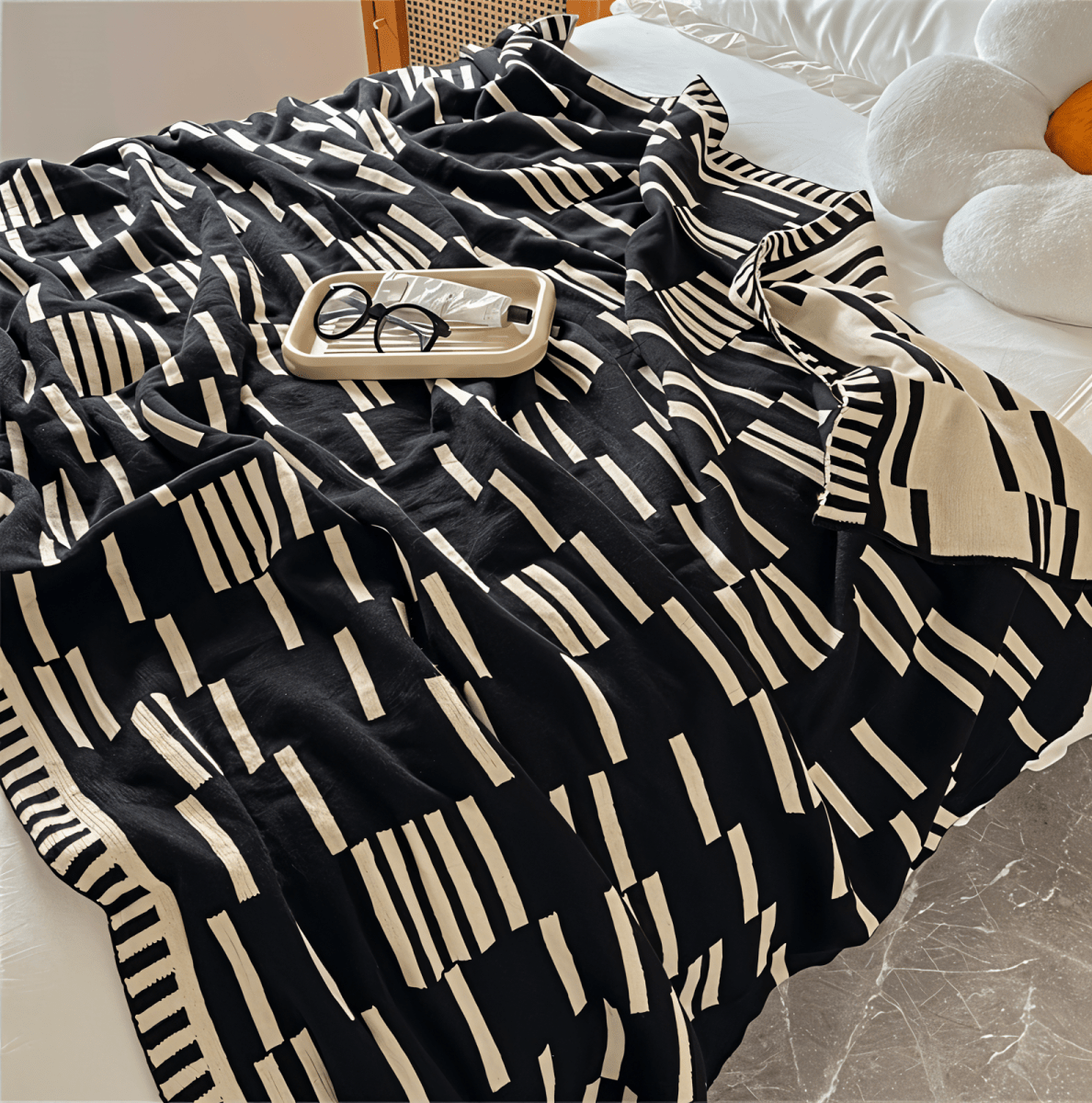 Couverture à motif noir et beige