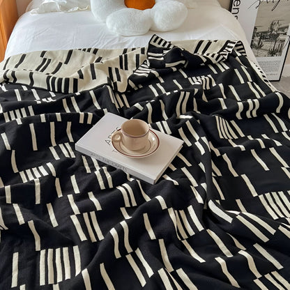 Couverture à motif noir et beige