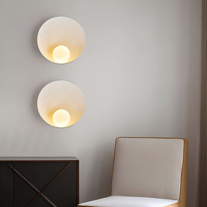Wall lamp with a rounded design