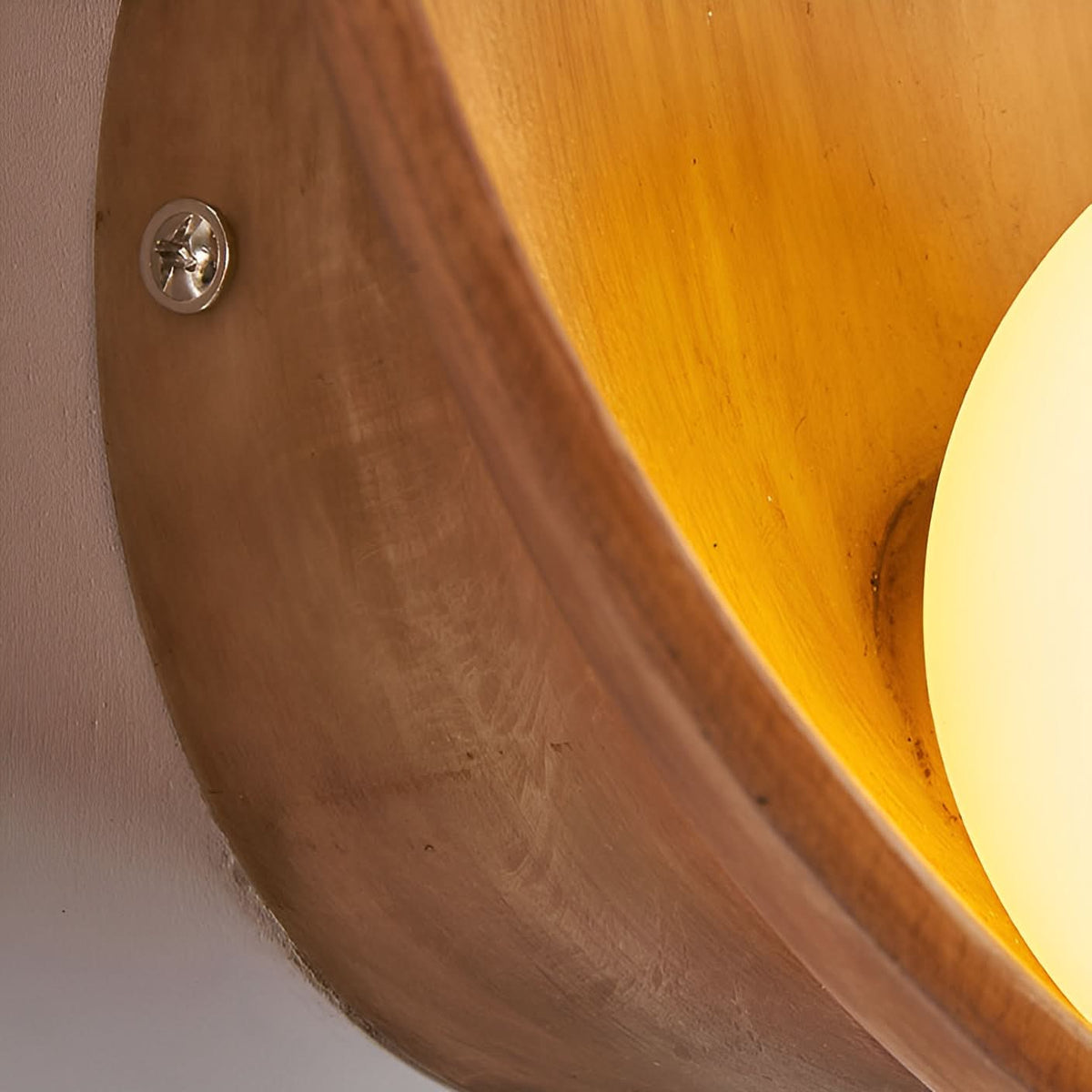 Wall lamp with a rounded design