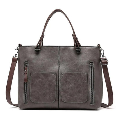 Crossbody bag with a magnetic closure