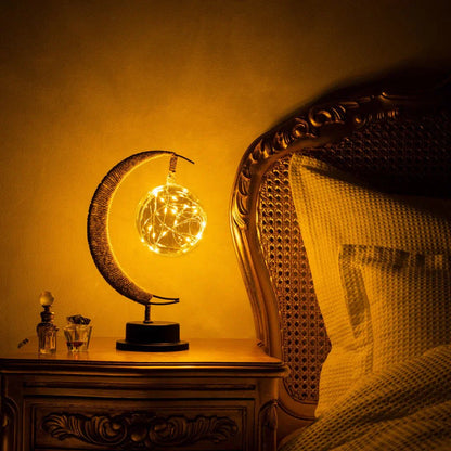 LED lampa ve tvaru měsíce na baterie