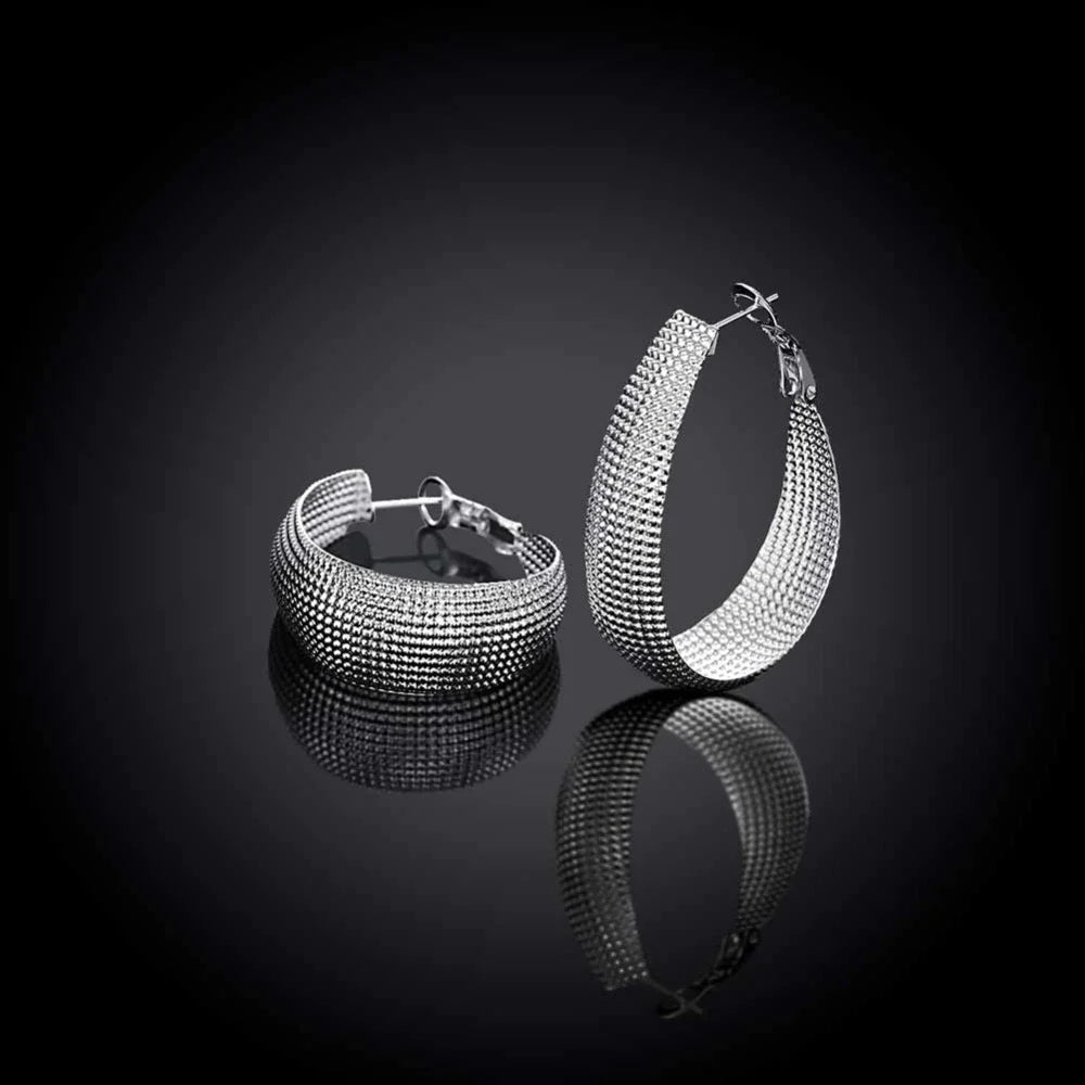 Round screw-back earrings